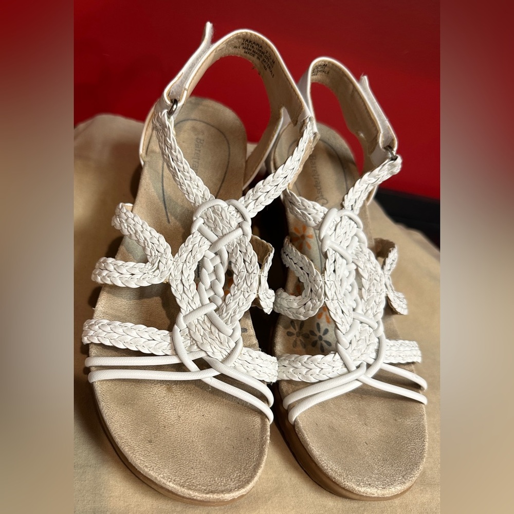 Baretraps Takara Wedge Strappy Sandals White Faux Leather Women’s Size 7.5M - Picture 7 of 13